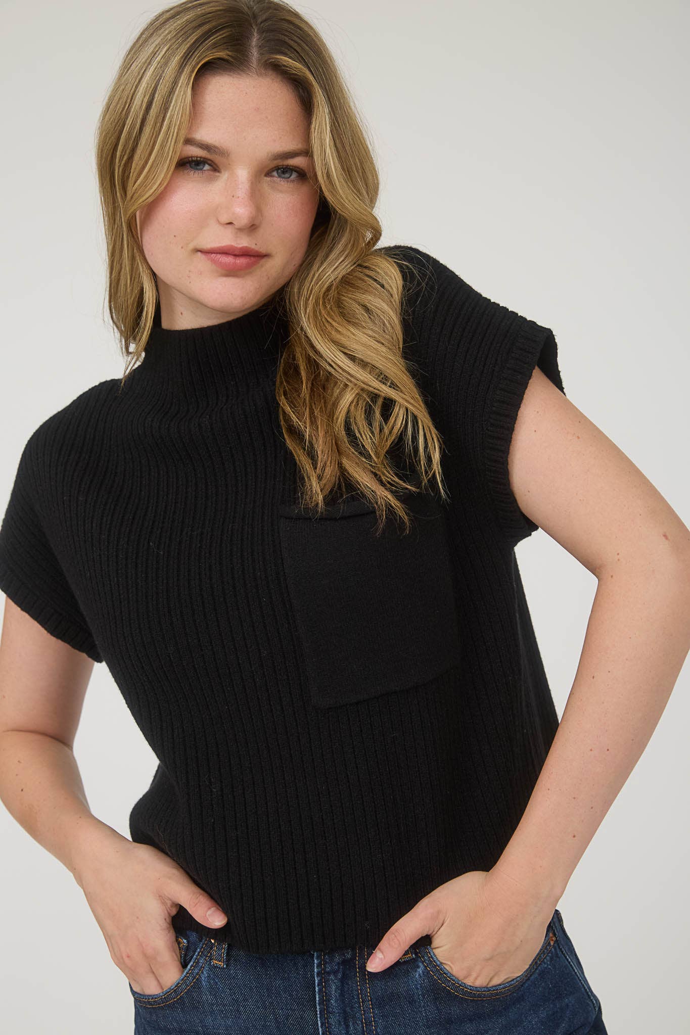 MOCK NECK POCKET DETAIL SHORT SLEEVE KNIT SWEATER: CREAM