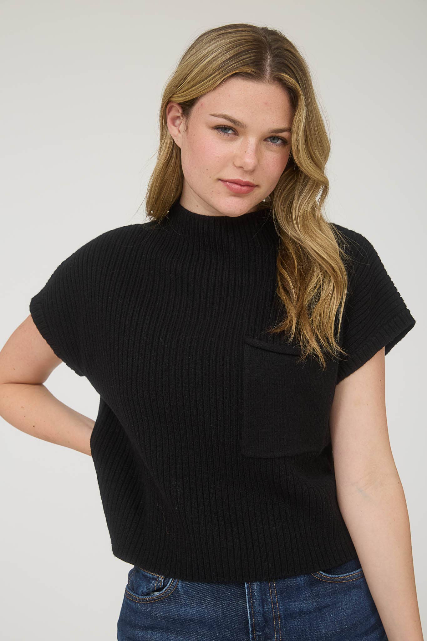 MOCK NECK POCKET DETAIL SHORT SLEEVE KNIT SWEATER: CREAM