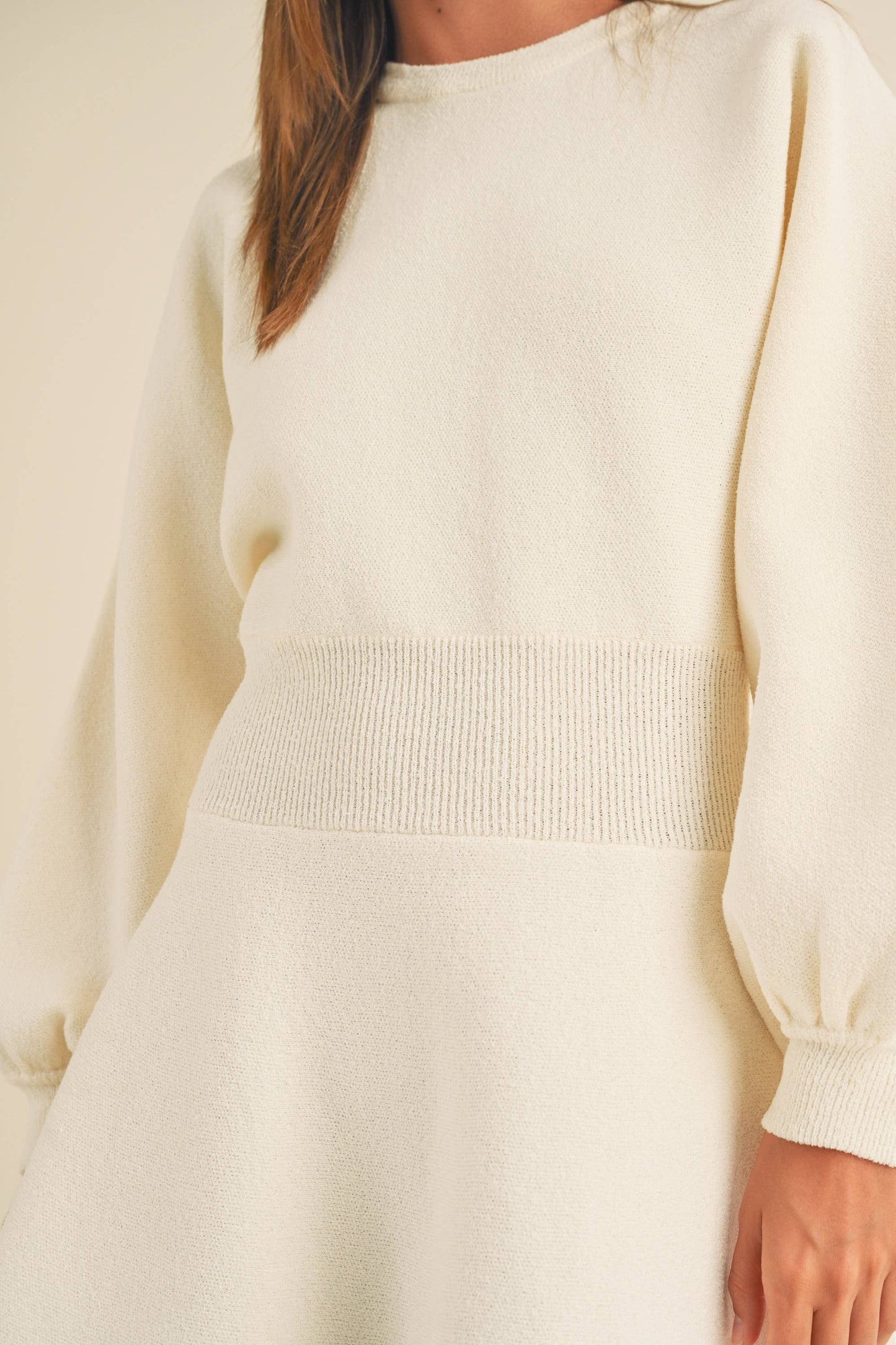D2660 BALLON SLEEVE SWEATER DRESS: CREAM / S