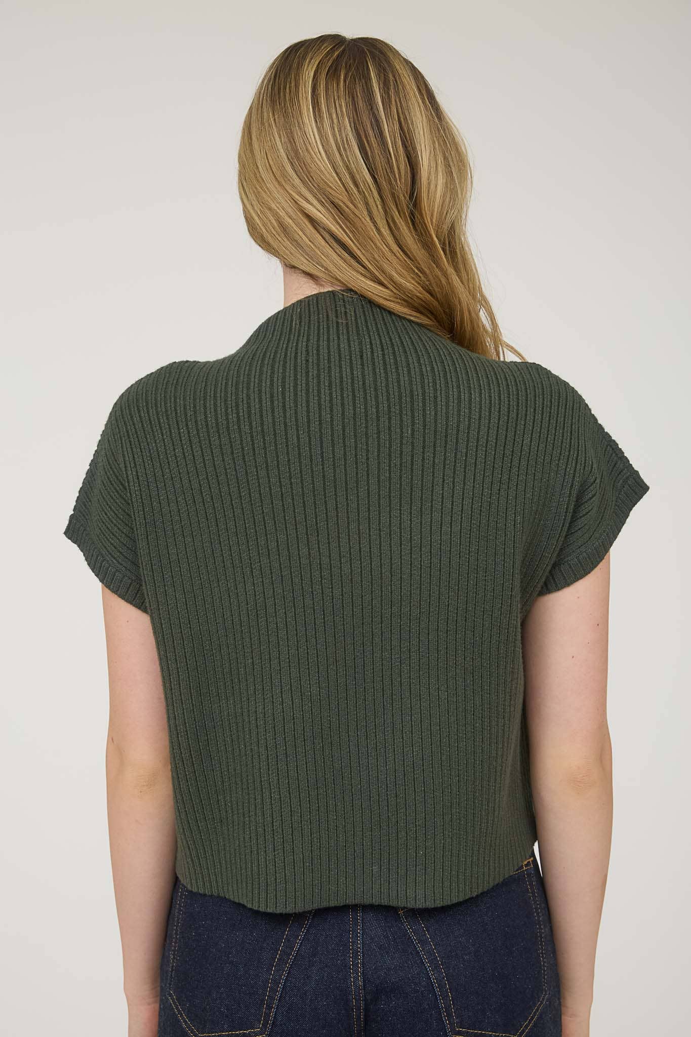 MOCK NECK POCKET DETAIL SHORT SLEEVE KNIT SWEATER: CREAM