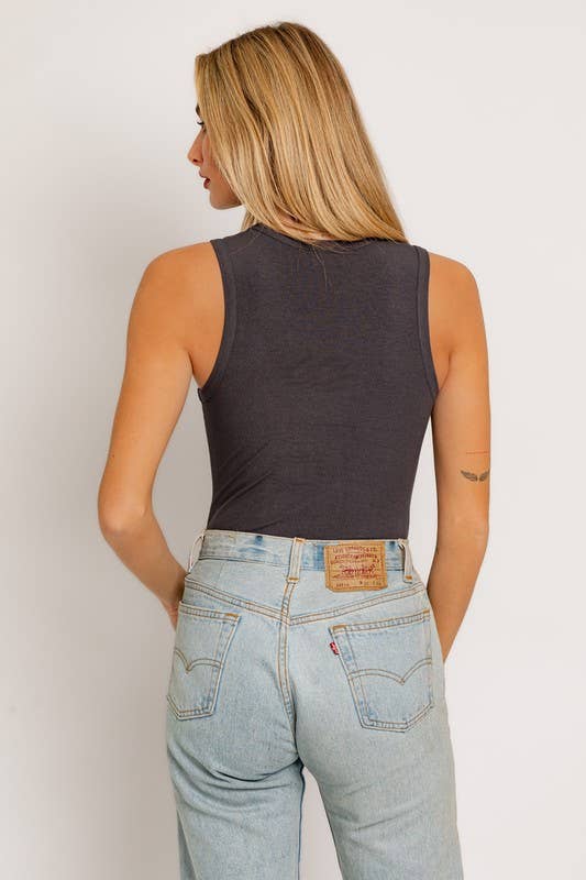 ROUND NECK SLEEVELESS BODYSUIT: LT PINK / M