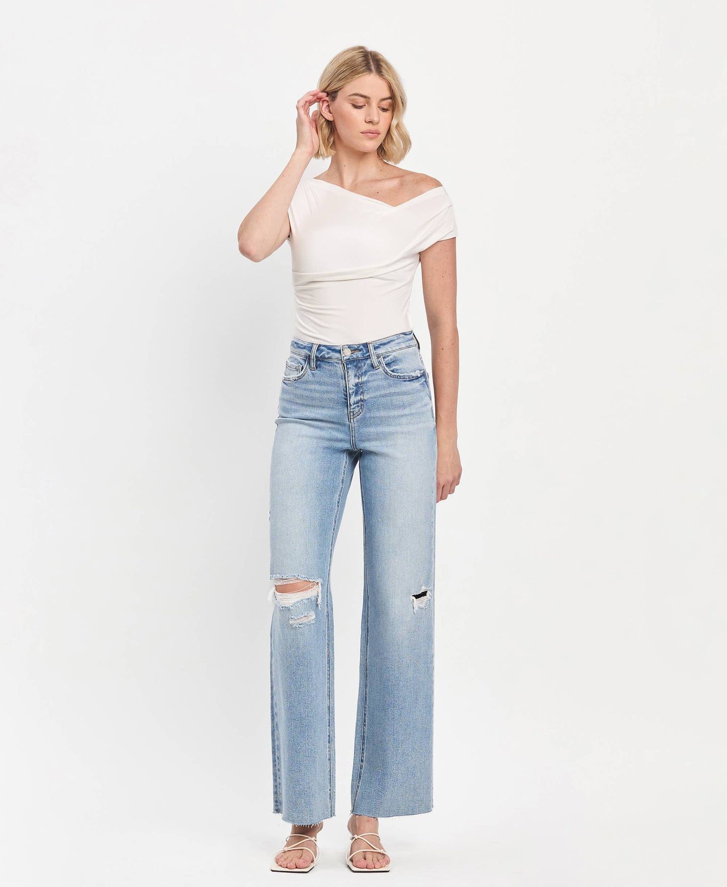 HIGH RISE CLEAN CUT RAW HEM WIDE LEG JEANS T6597: REFULGENT / 26