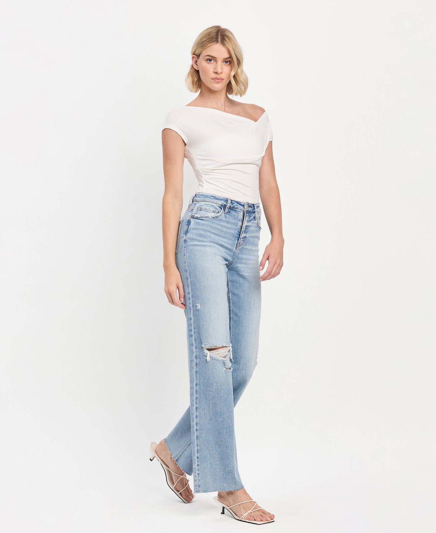 HIGH RISE CLEAN CUT RAW HEM WIDE LEG JEANS T6597: REFULGENT / 26