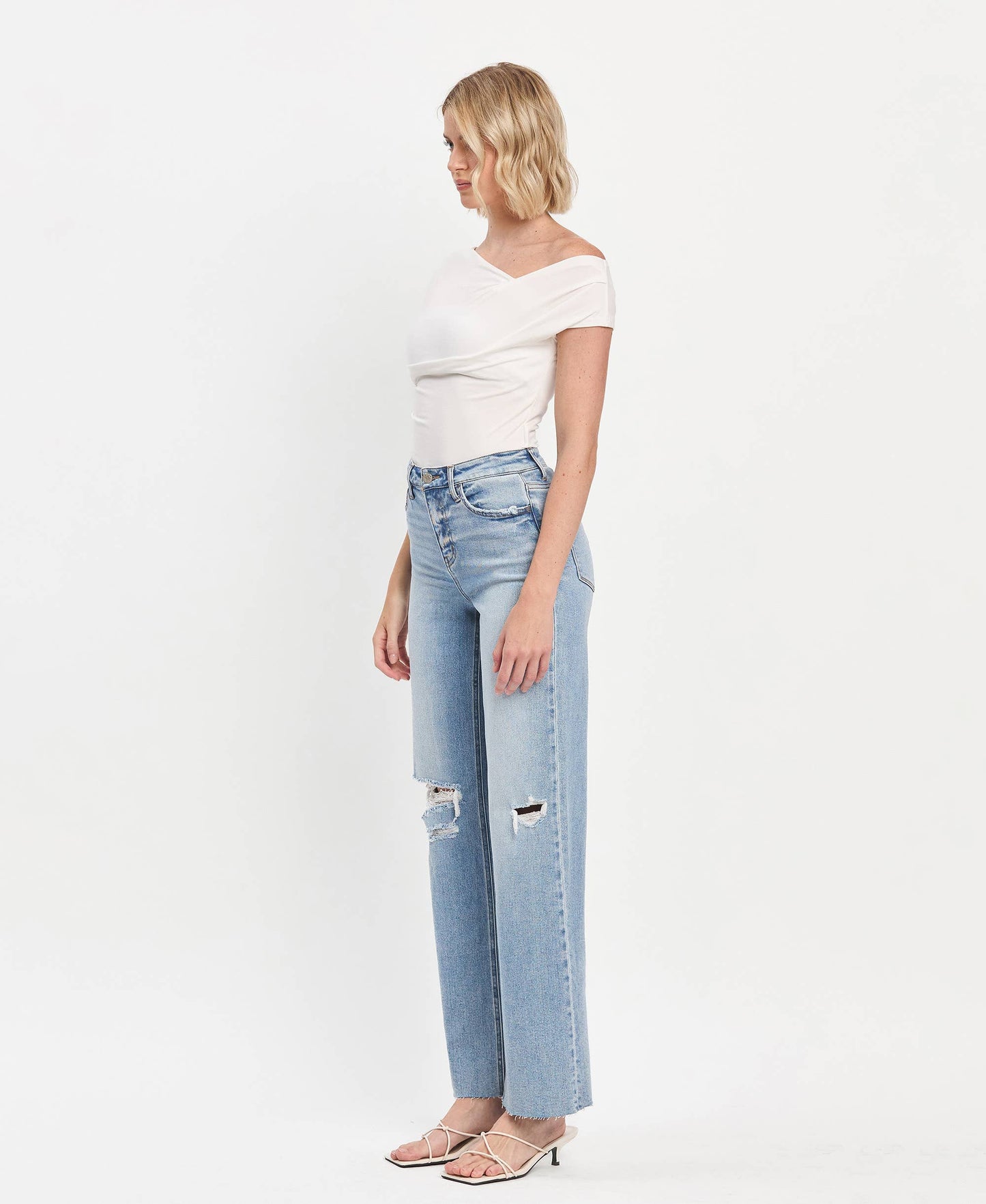 HIGH RISE CLEAN CUT RAW HEM WIDE LEG JEANS T6597: REFULGENT / 25