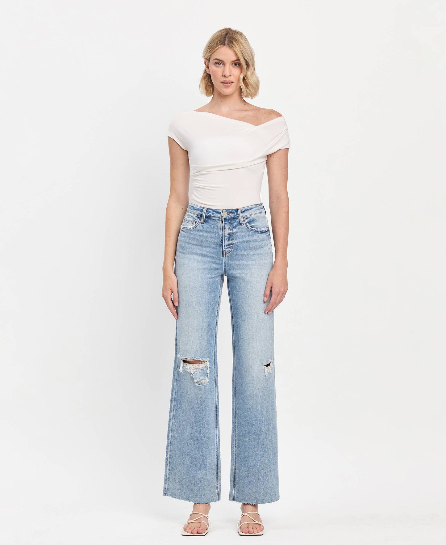 HIGH RISE CLEAN CUT RAW HEM WIDE LEG JEANS T6597: REFULGENT / 27