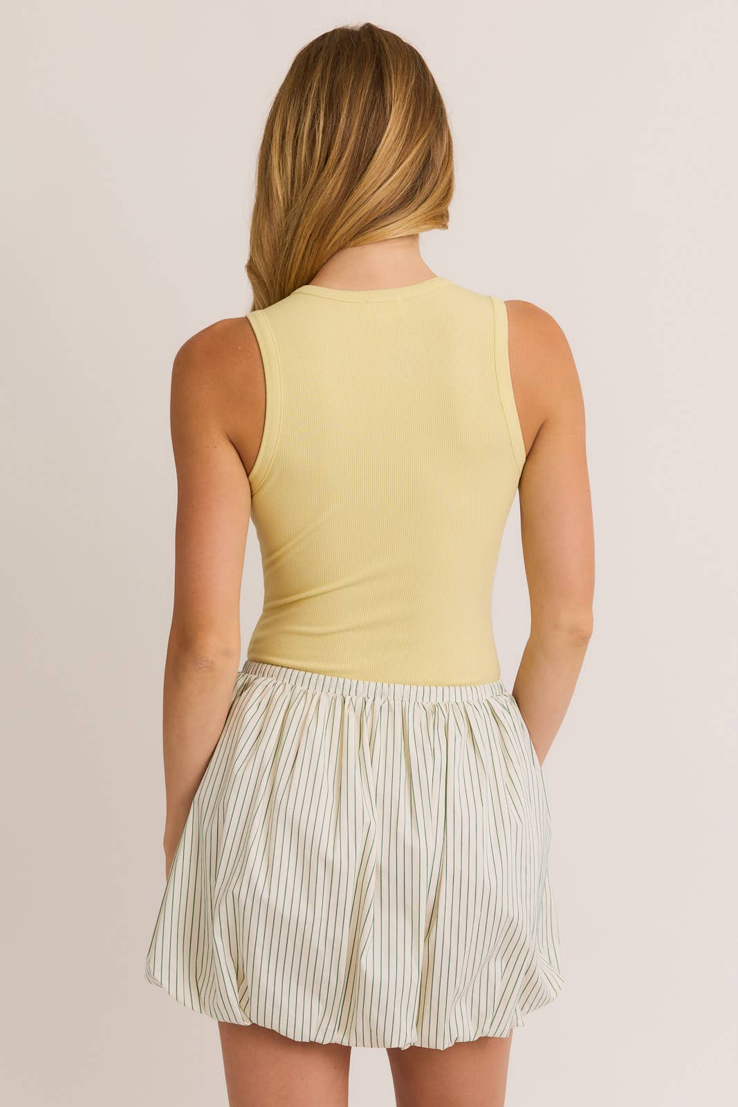 ROUND NECK SLEEVELESS BODYSUIT: LT PINK / M