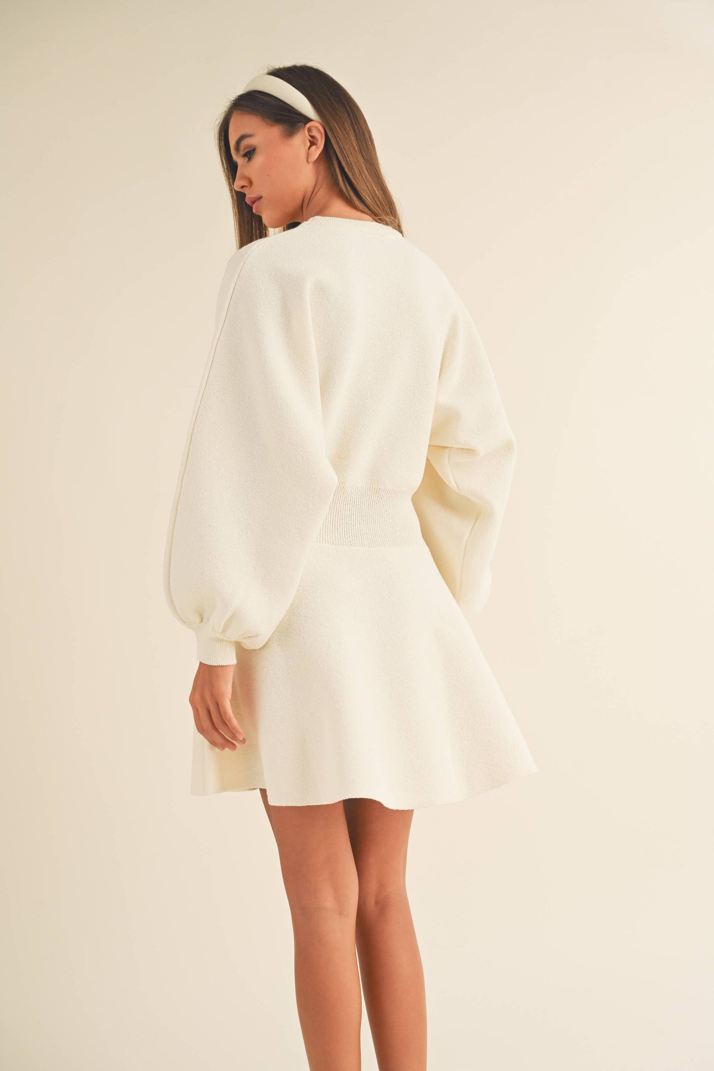 D2660   BALLON SLEEVE SWEATER DRESS: CREAM / S