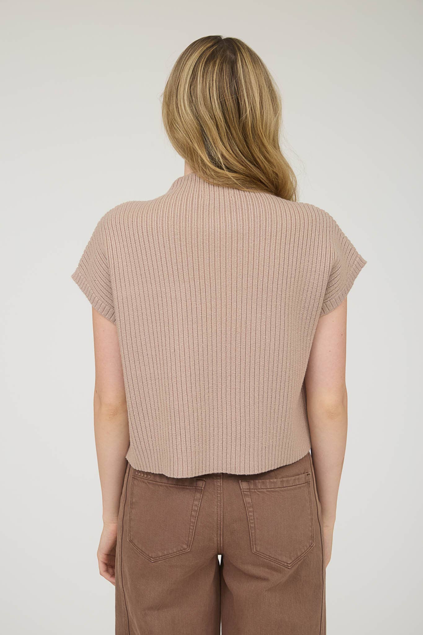 MOCK NECK POCKET DETAIL SHORT SLEEVE KNIT SWEATER: CREAM