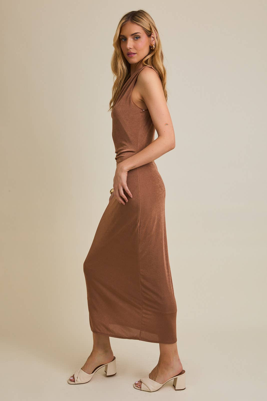 COWL NECK SLEEVELESS MAXI DRESS: Latte / M