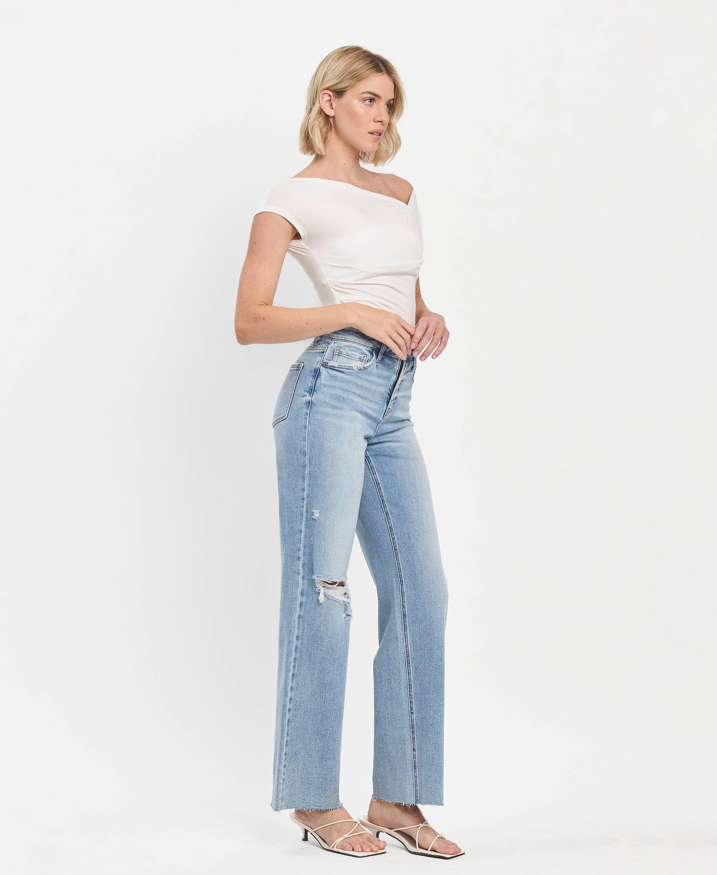 HIGH RISE CLEAN CUT RAW HEM WIDE LEG JEANS T6597: REFULGENT / 26