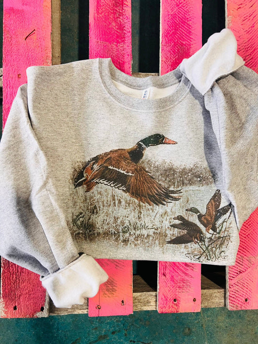 Retro Duck Scene: LARGE / Grey Sweatshirt