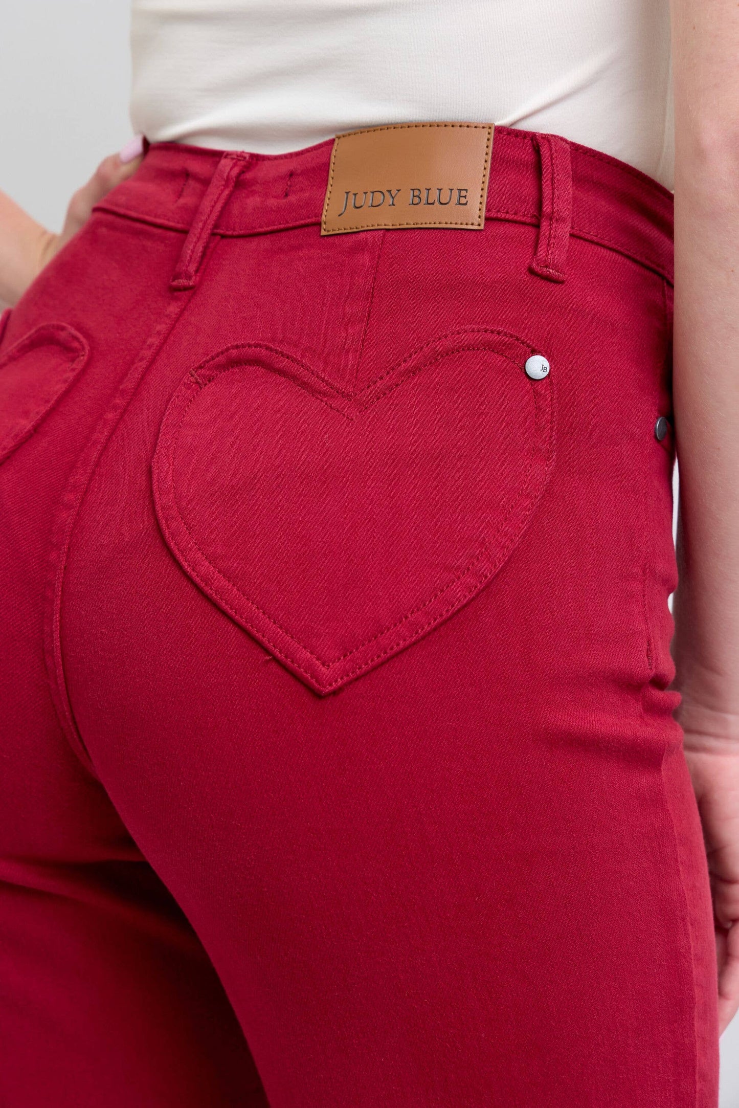 Heart Shaped Back Pockets High Waisted 90's Straight: Scarlet / 7(28)